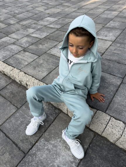 Komplet dziecięcy kaptur NAPISY – szałwiowy